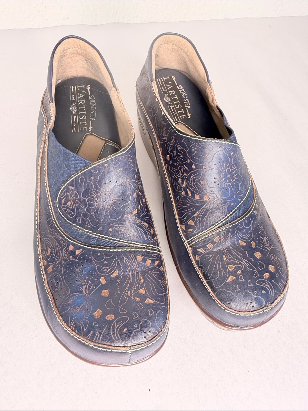 L’Artiste Ramba blue floral tooled leather clog